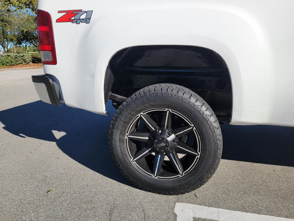 Photo 15 of this GMC SIERRA