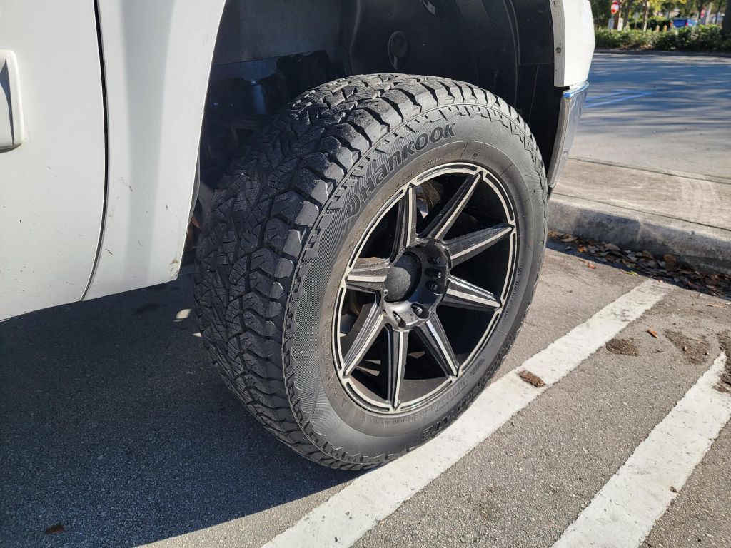 Photo 20 of this GMC SIERRA
