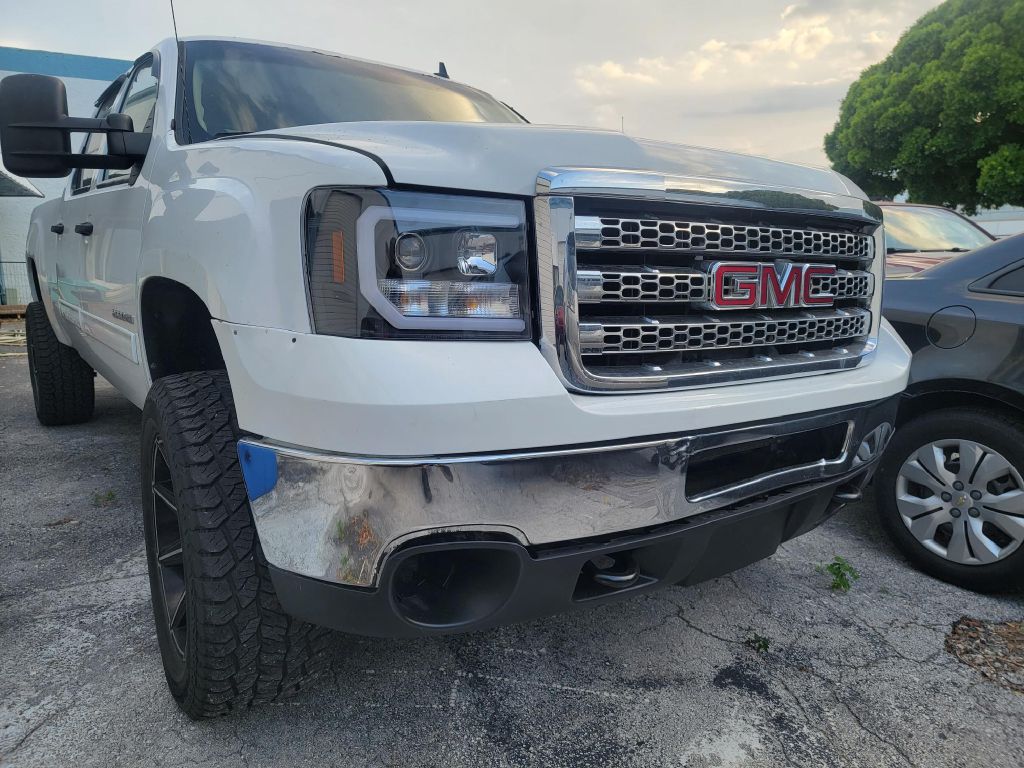 Photo 6 of this GMC SIERRA