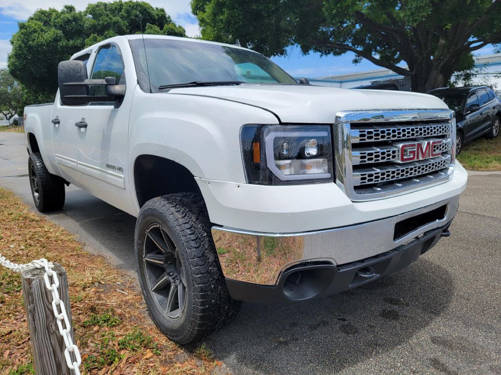 Photo 2 of this GMC SIERRA