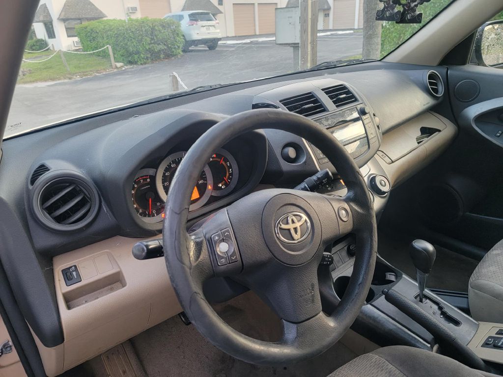 Photo 9 of this TOYOTA RAV4