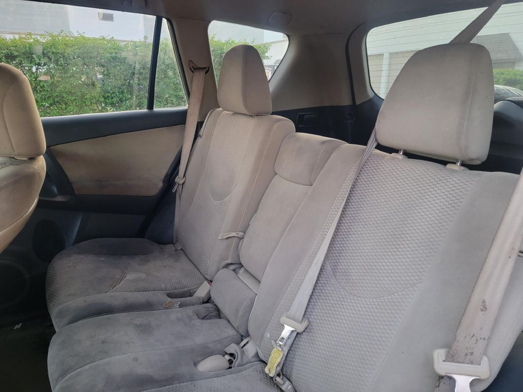 Photo 11 of this TOYOTA RAV4