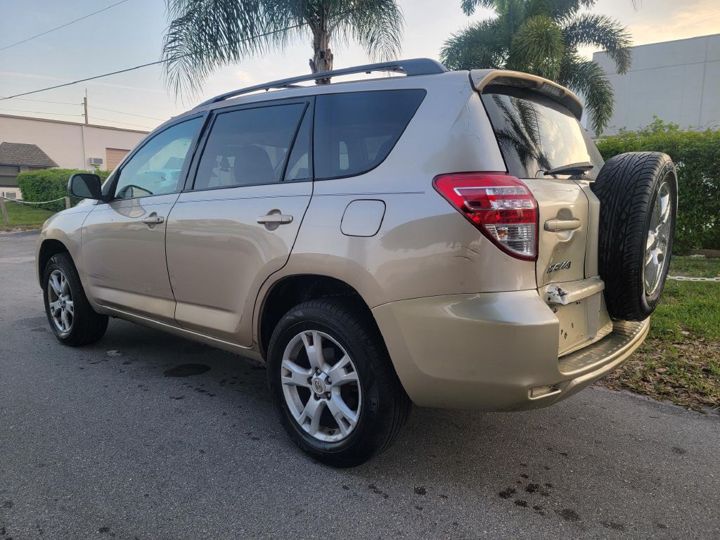 Photo 5 of this TOYOTA RAV4