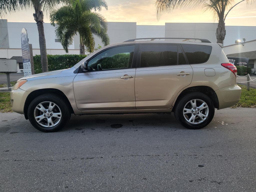 Photo 4 of this TOYOTA RAV4