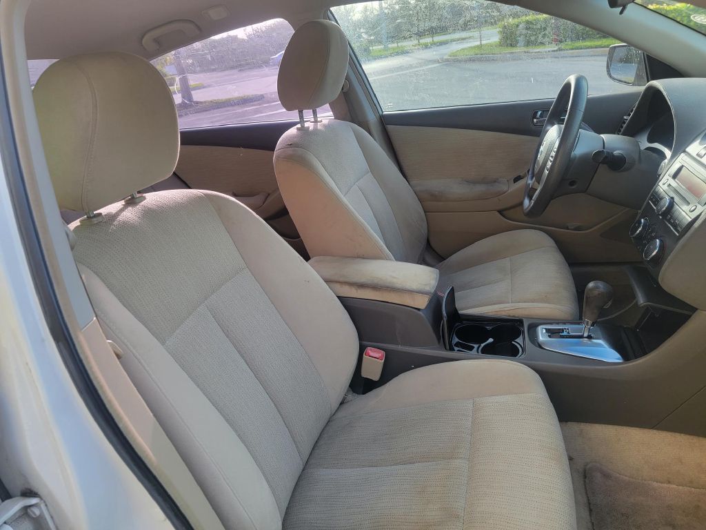 Photo 9 of this NISSAN ALTIMA