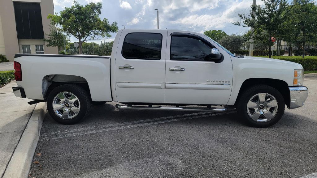 CHEVROLET SILVERADO 1500 2011 CHEVROLET SILVERADO 1500 3GCPCSE00BG176118