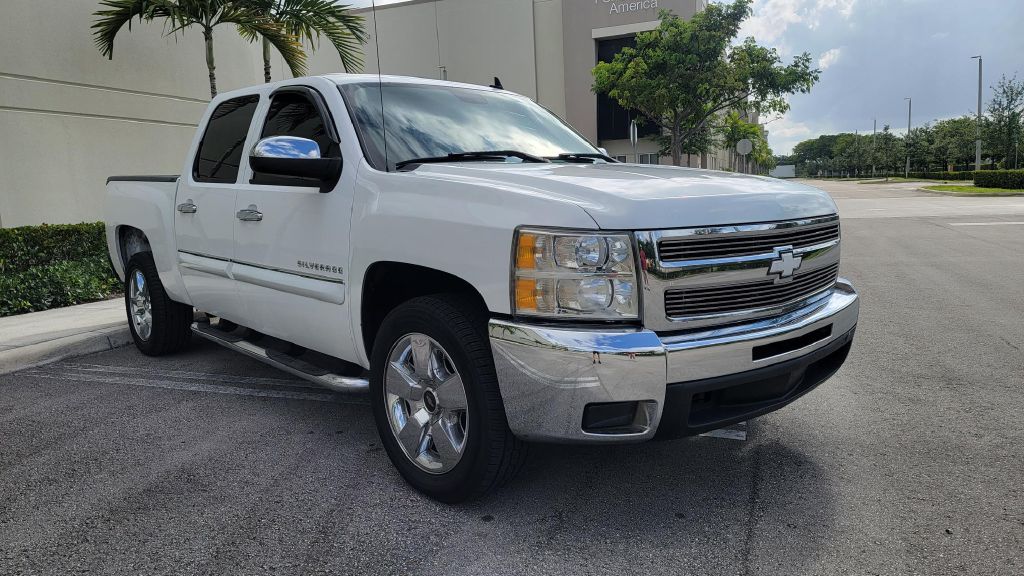 CHEVROLET SILVERADO 1500 2011 CHEVROLET SILVERADO 1500 3GCPCSE00BG176118