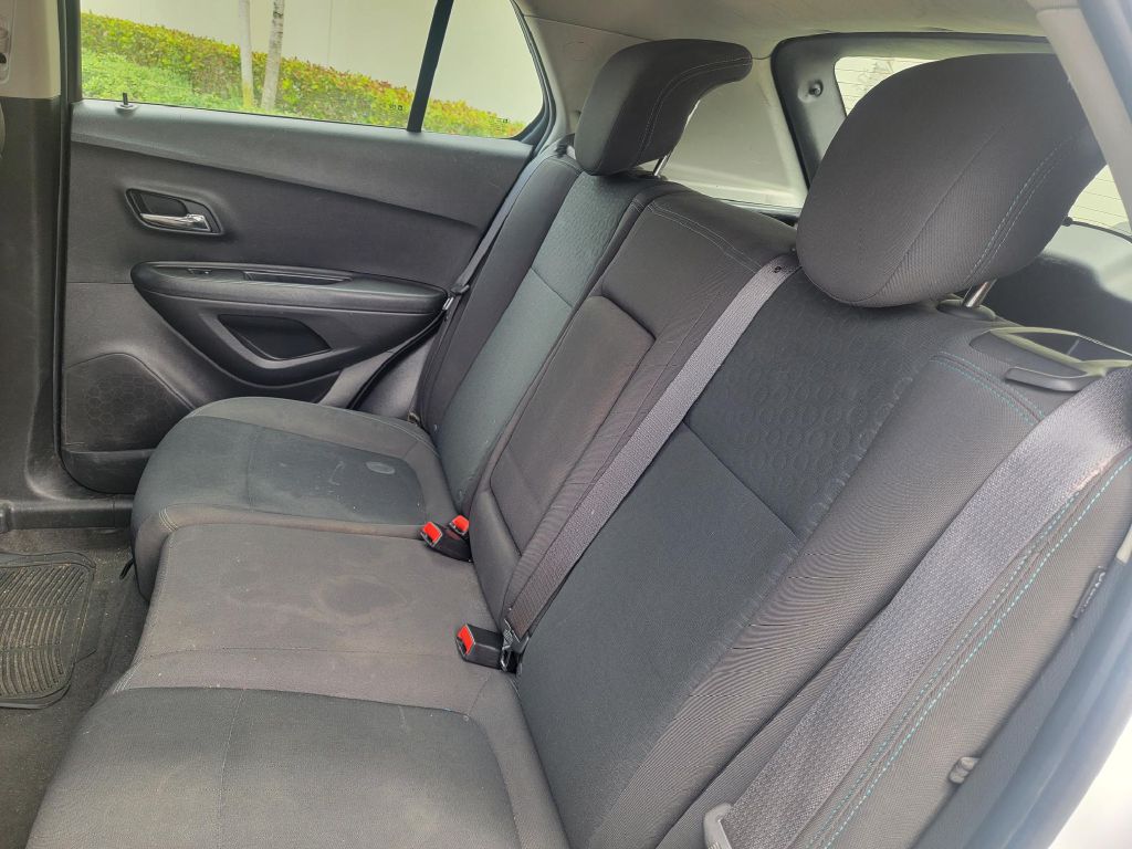 Photo 9 of this CHEVROLET TRAX