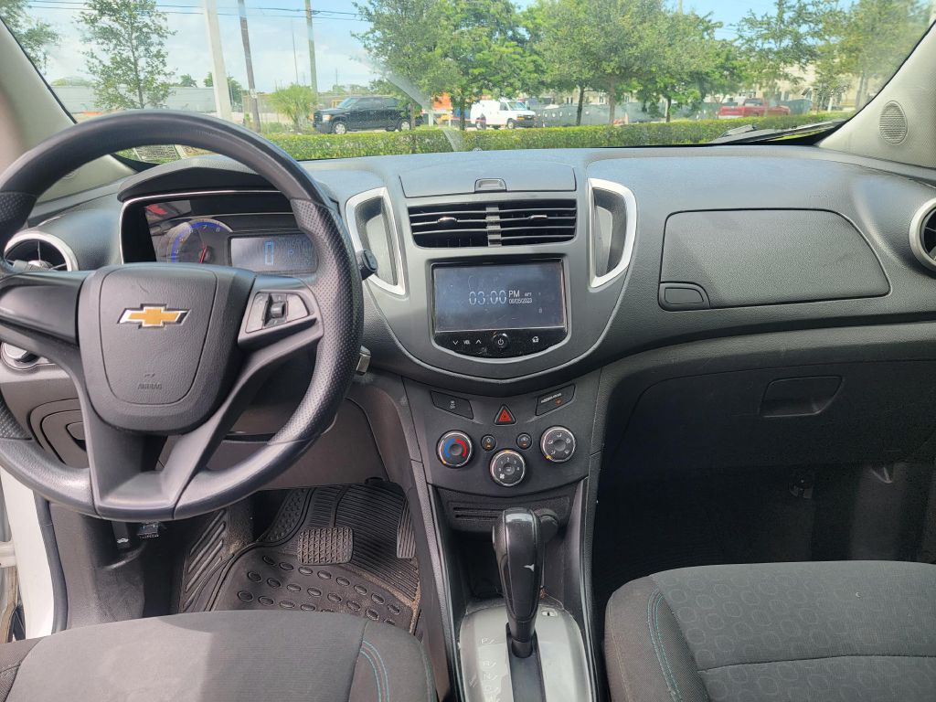 Photo 10 of this CHEVROLET TRAX