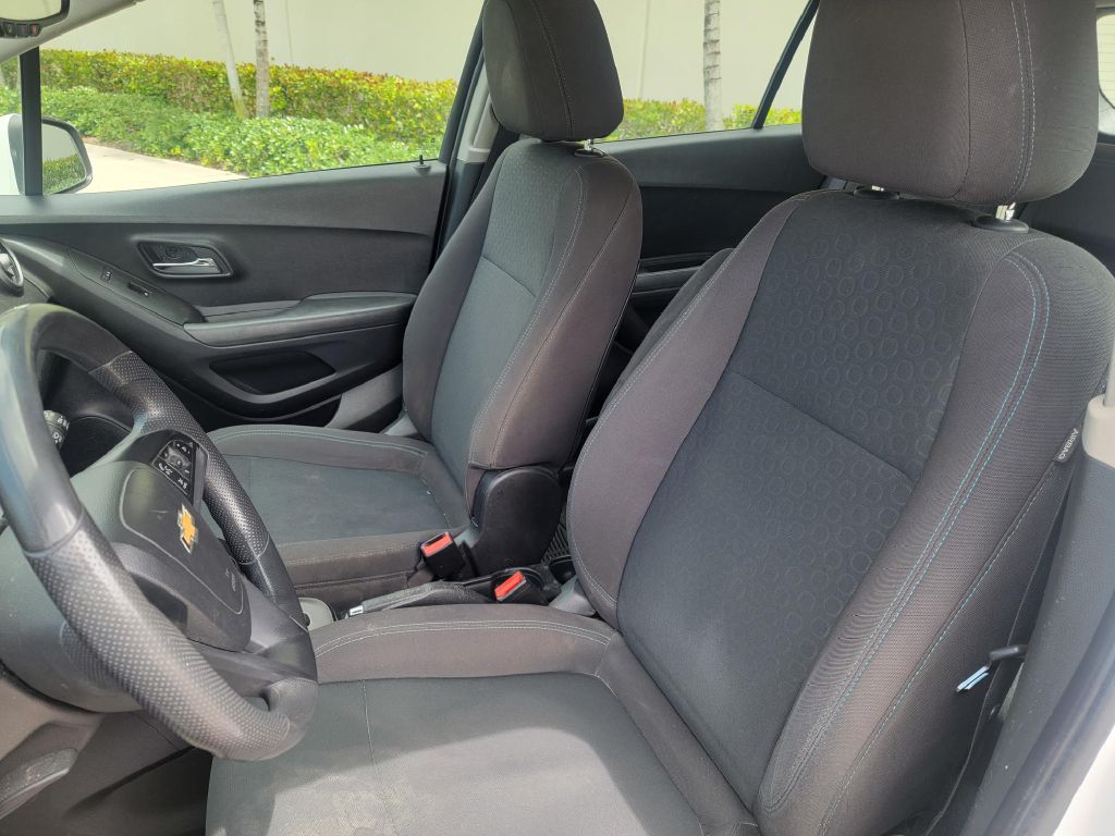 Photo 12 of this CHEVROLET TRAX