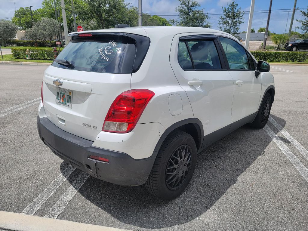 Photo 6 of this CHEVROLET TRAX