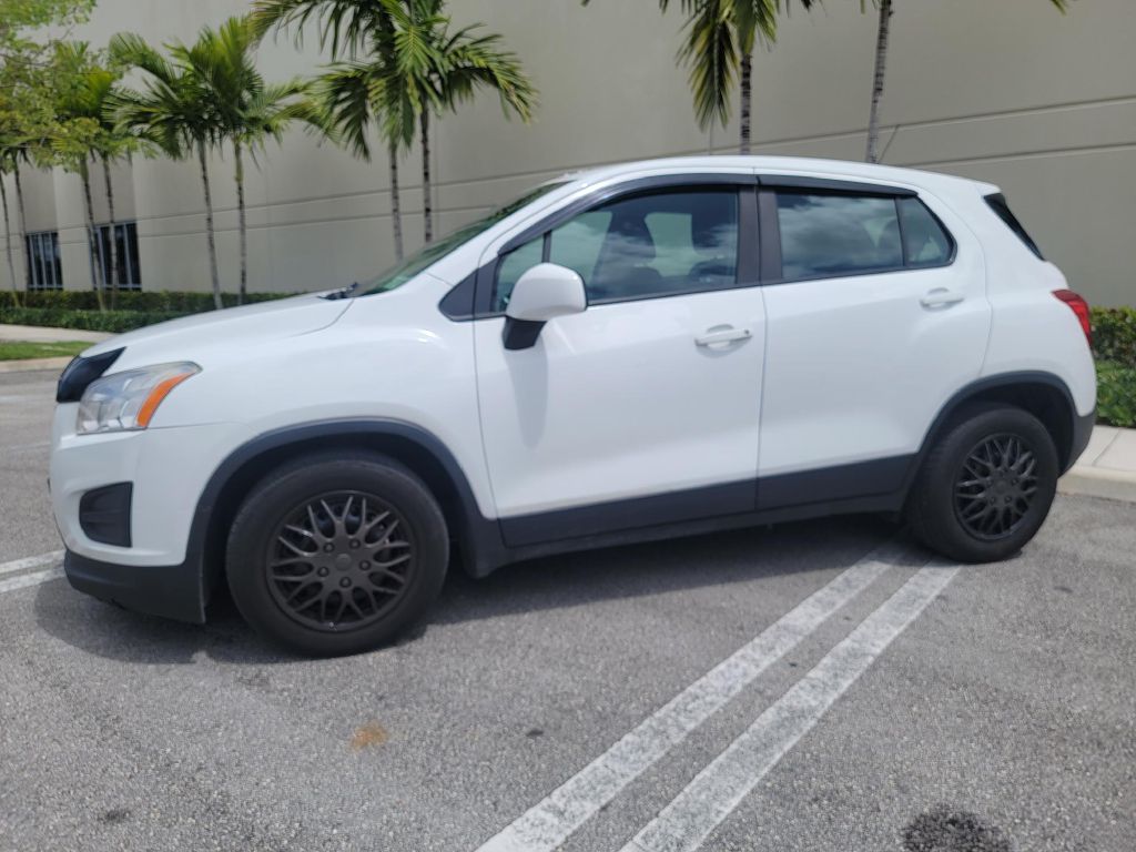 Photo 3 of this CHEVROLET TRAX