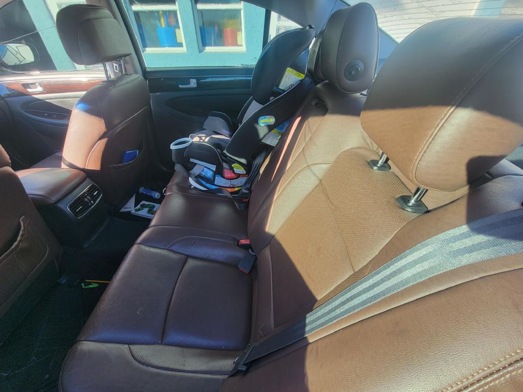 Photo 8 of this HYUNDAI GENESIS