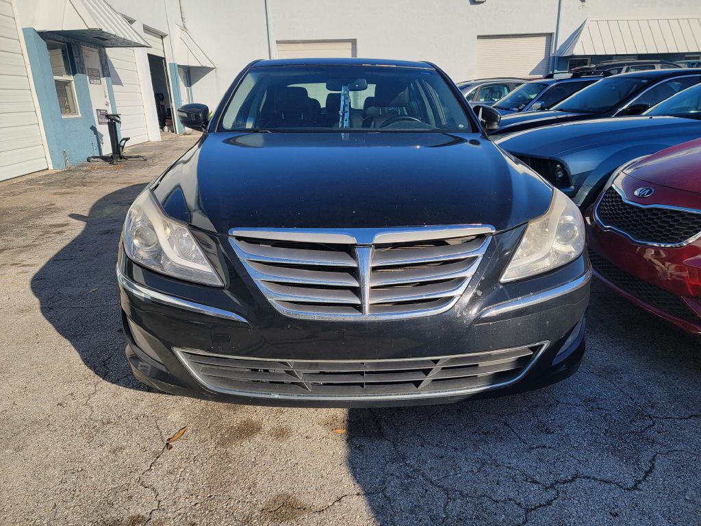 Photo 2 of this HYUNDAI GENESIS