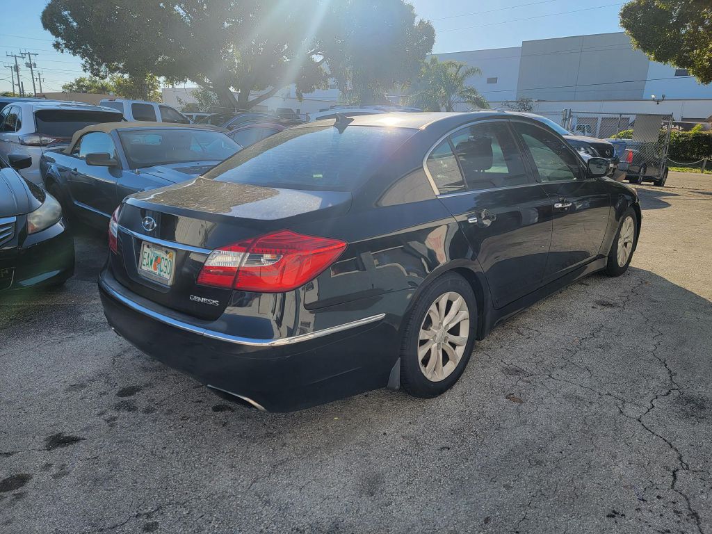 Photo 3 of this HYUNDAI GENESIS