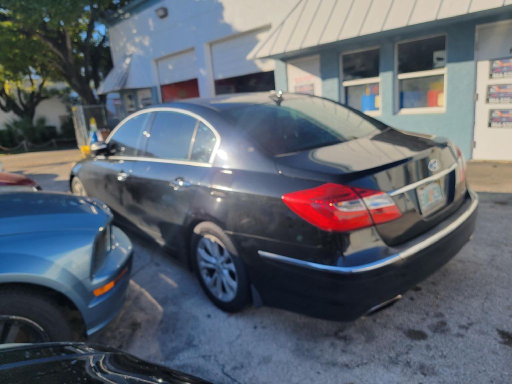 Photo 5 of this HYUNDAI GENESIS
