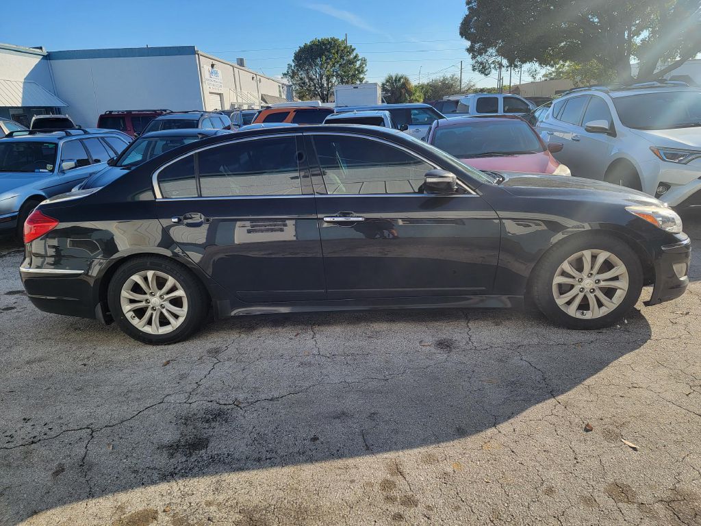 Photo 4 of this HYUNDAI GENESIS