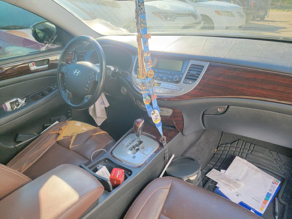 Photo 12 of this HYUNDAI GENESIS