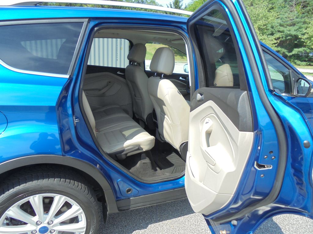 Photo 13 of this FORD ESCAPE