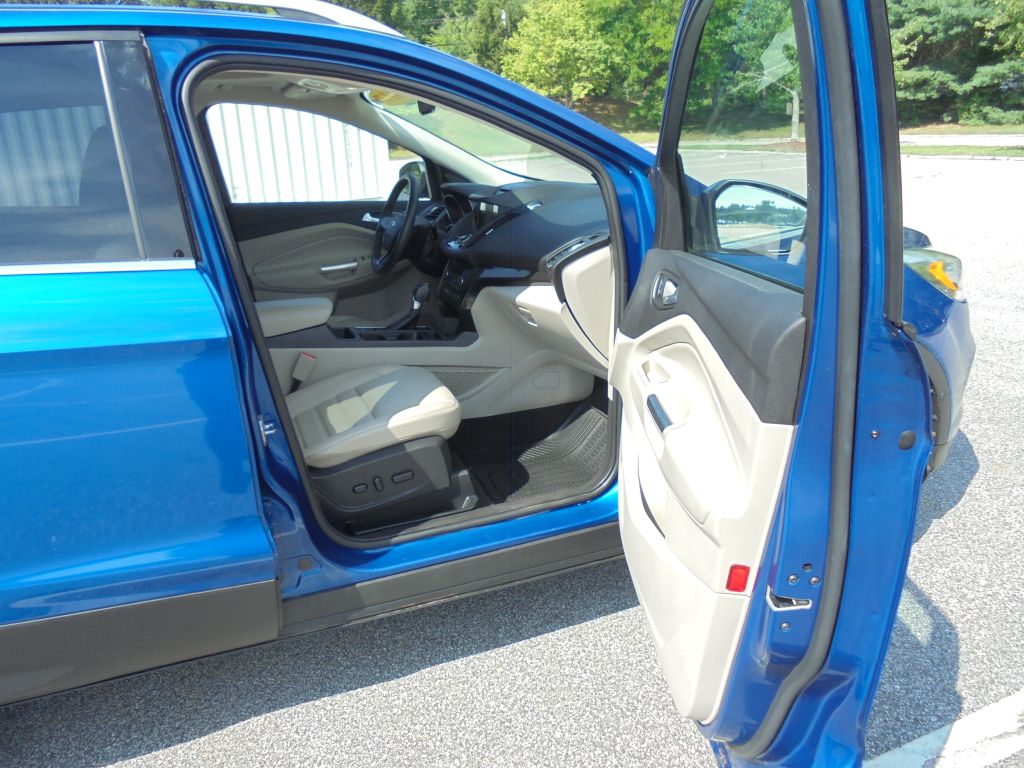 Photo 12 of this FORD ESCAPE