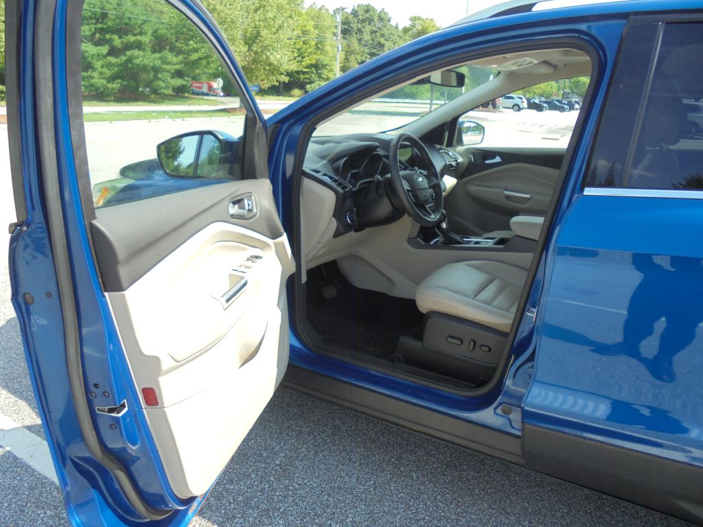 Photo 9 of this FORD ESCAPE