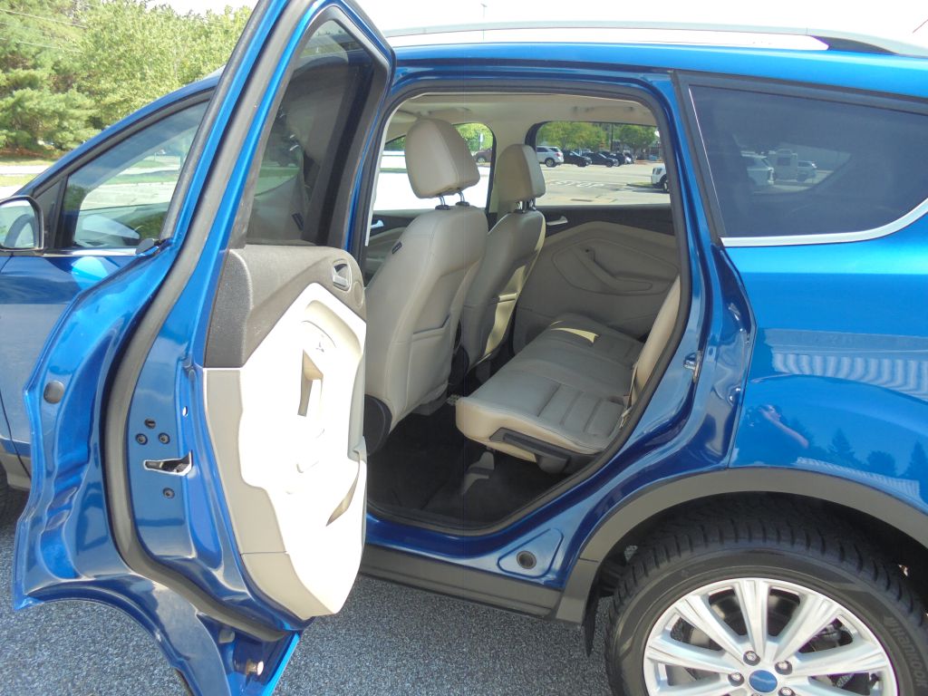 Photo 10 of this FORD ESCAPE
