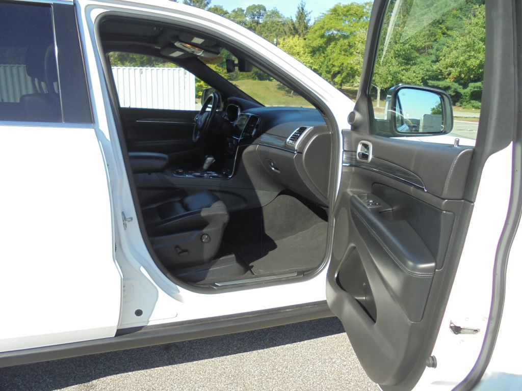 Photo 12 of this JEEP GRAND CHEROKEE