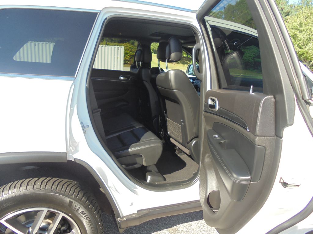 Photo 13 of this JEEP GRAND CHEROKEE