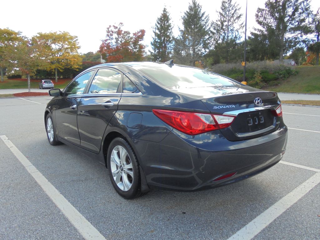 Photo 3 of this HYUNDAI SONATA