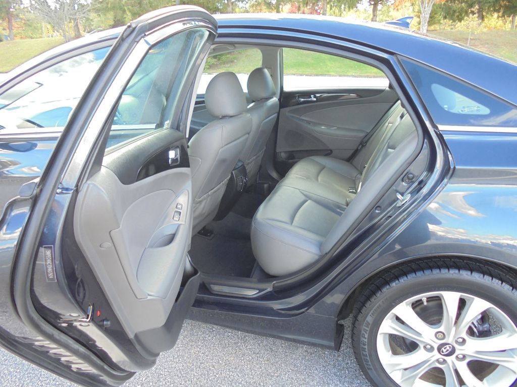 Photo 10 of this HYUNDAI SONATA