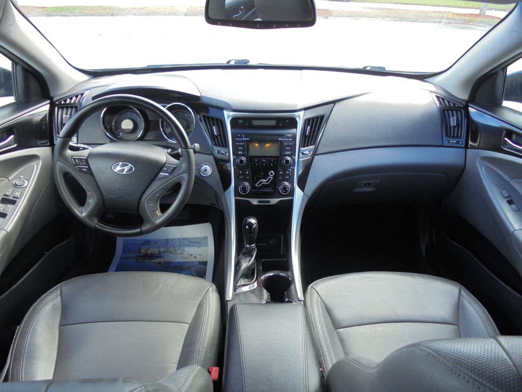 Photo 11 of this HYUNDAI SONATA