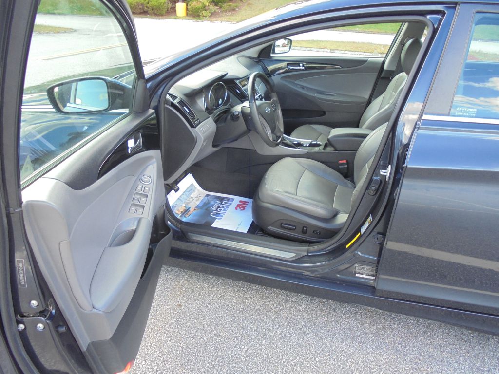 Photo 9 of this HYUNDAI SONATA
