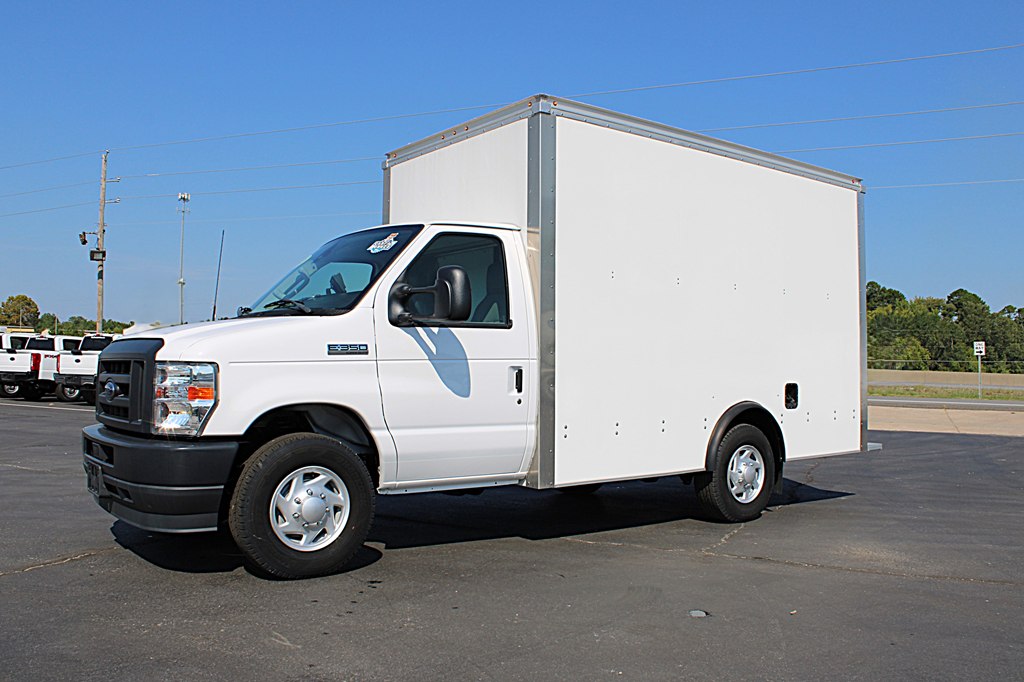 2023 Ford E-350 photo 2
