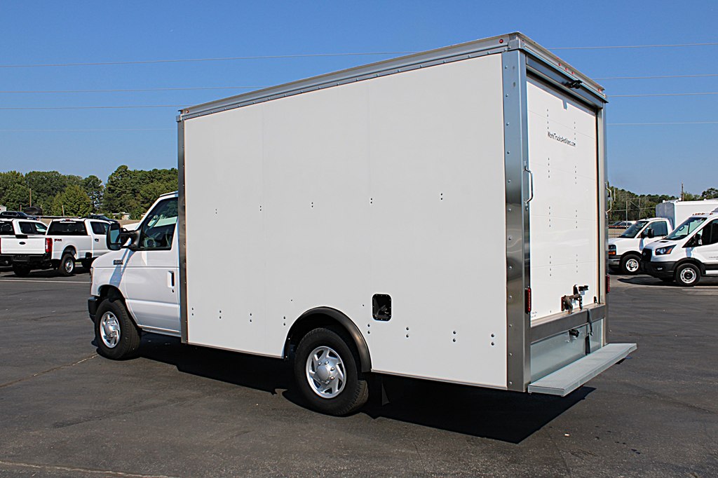 2023 Ford E-350 photo 4