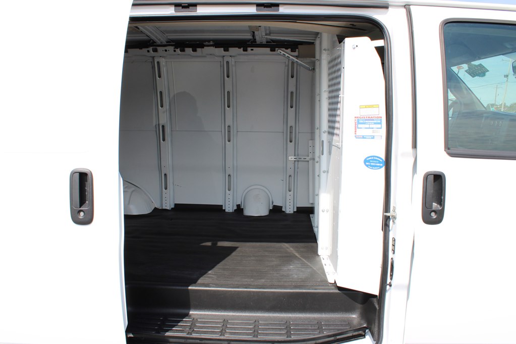 2024 Gmc Savana 2500 Cargo photo 3