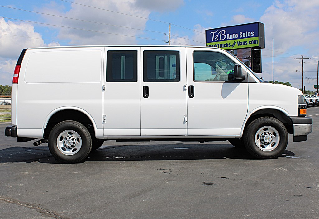 2024 Chevrolet Express 2500 Cargo Van photo 4