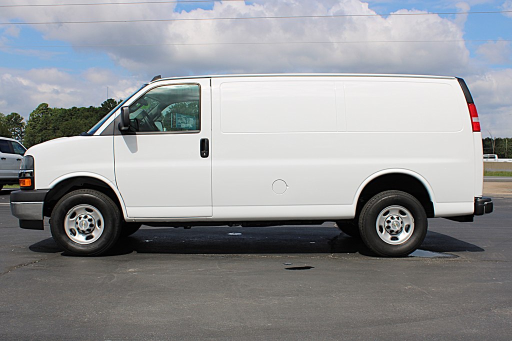 2024 Chevrolet Express 2500 Cargo Van photo 3
