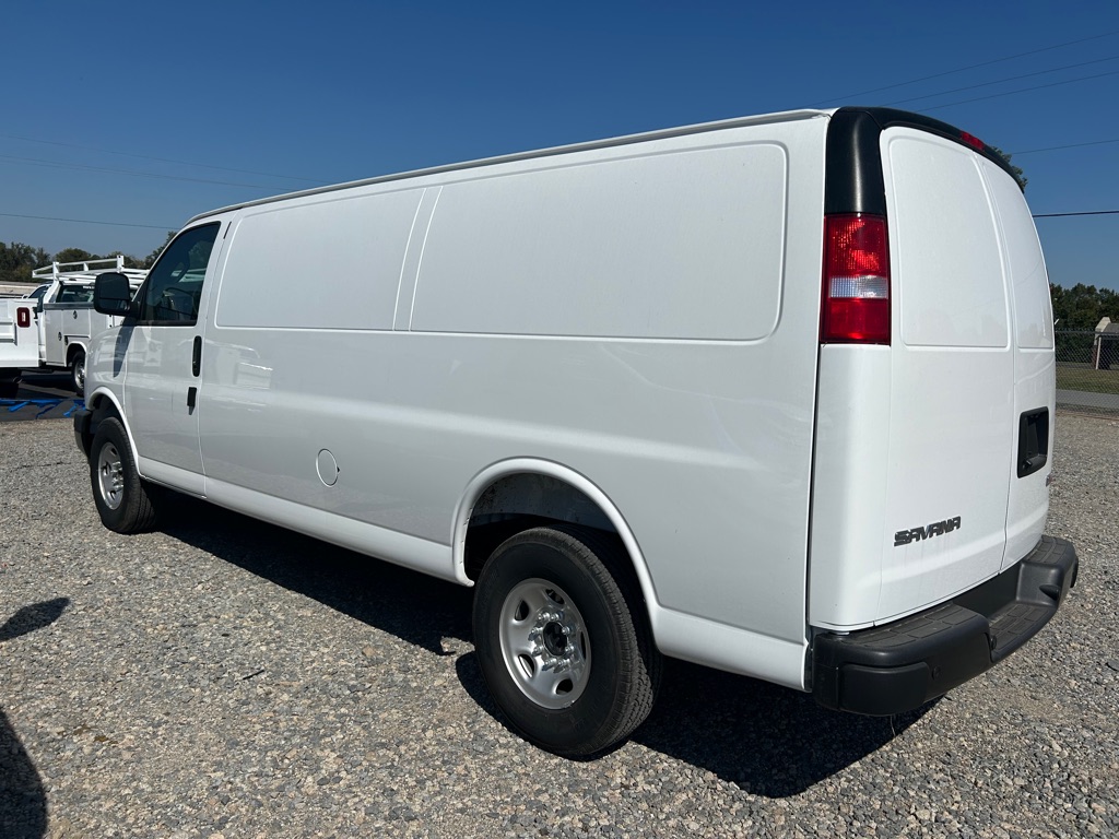 2025 Gmc Savana 3500 Cargo photo 3