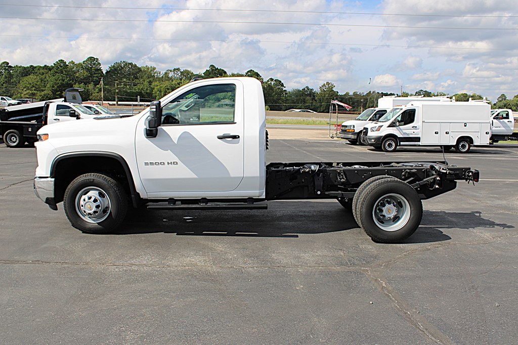 2024 Chevrolet Silverado 3500HD photo 5