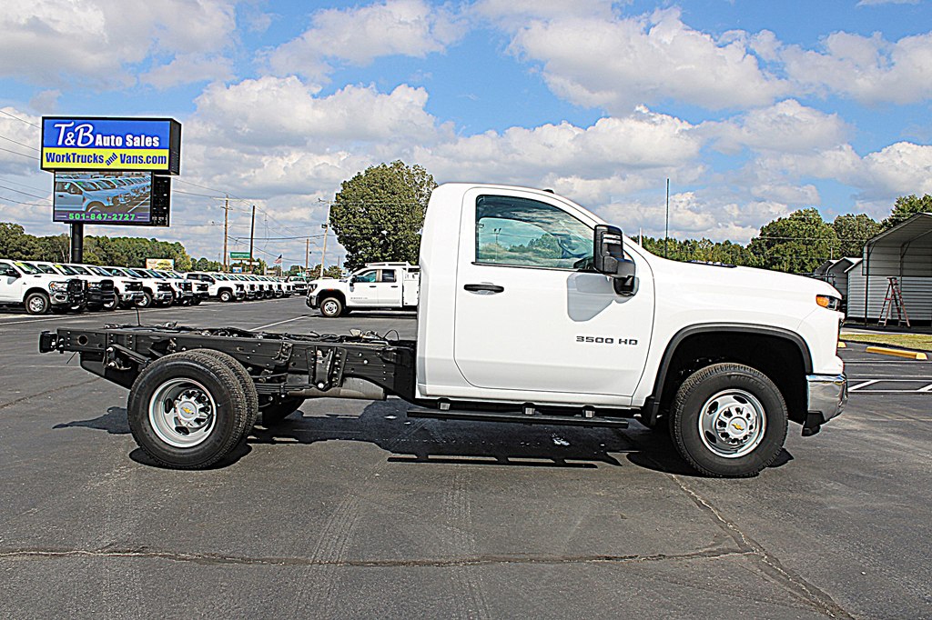 2024 Chevrolet Silverado 3500HD photo 6