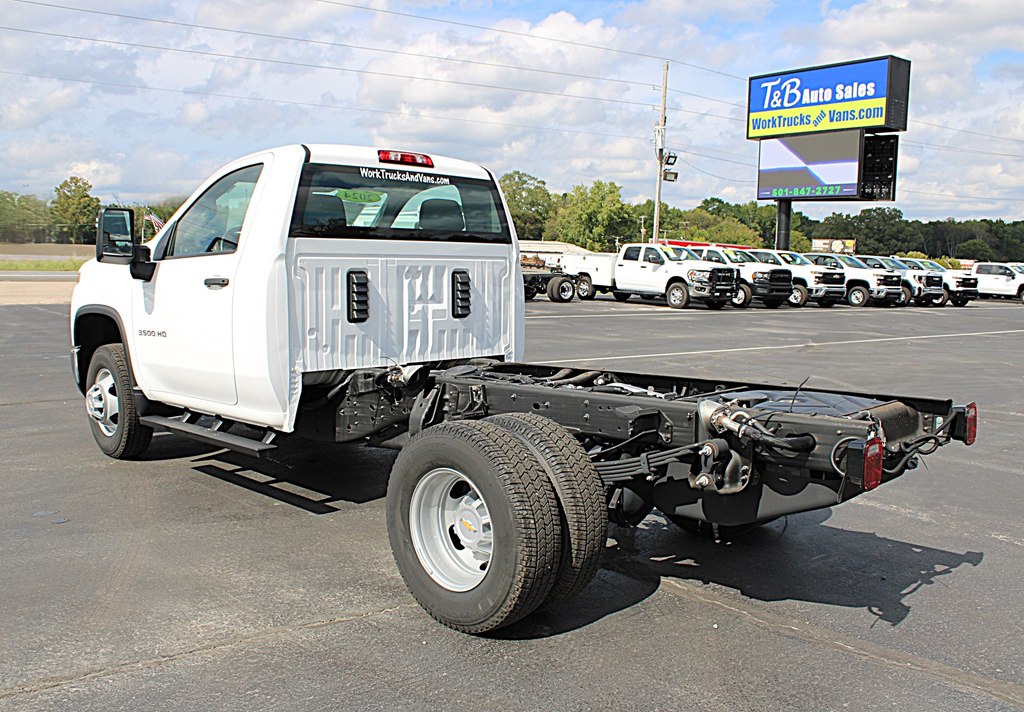 2024 Chevrolet Silverado 3500HD photo 3
