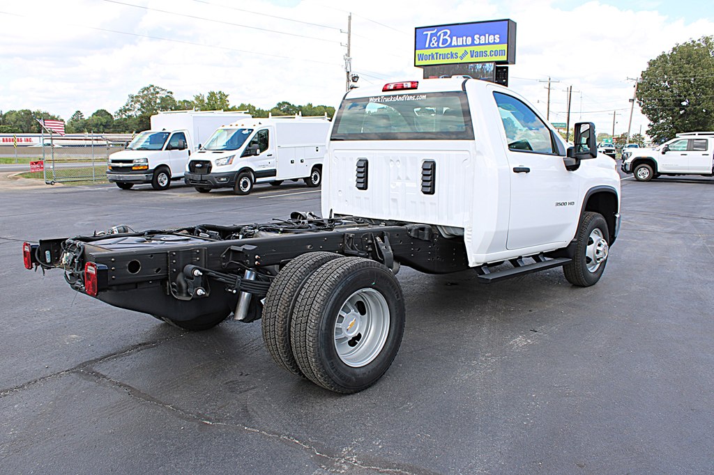 2024 Chevrolet Silverado 3500HD photo 4