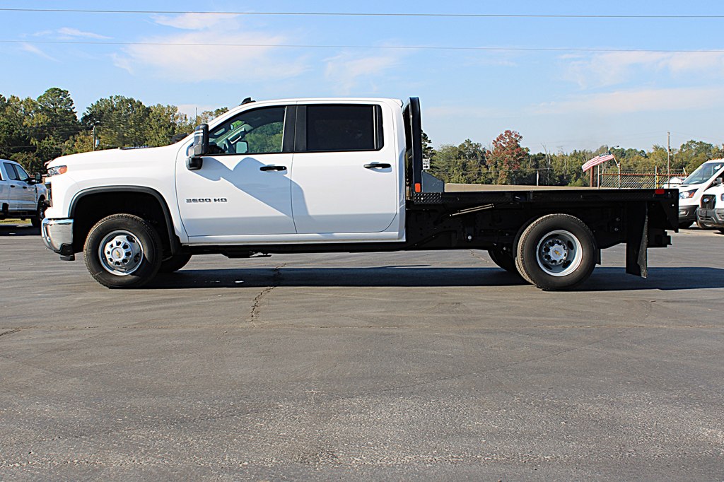 2025 Chevrolet Silverado 3500HD photo 2