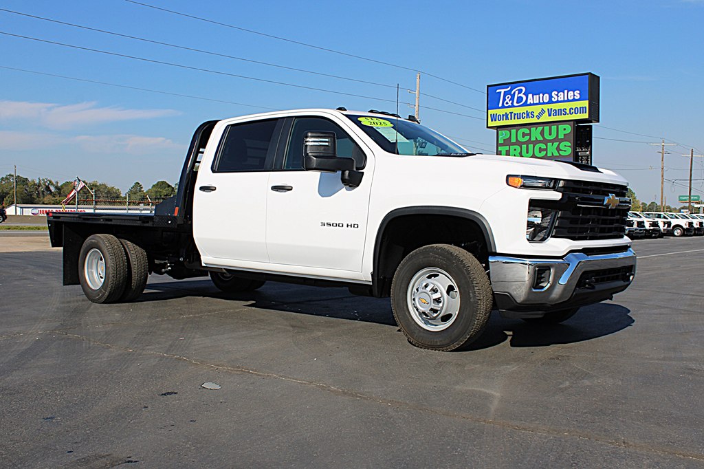 2025 Chevrolet Silverado 3500HD photo 3