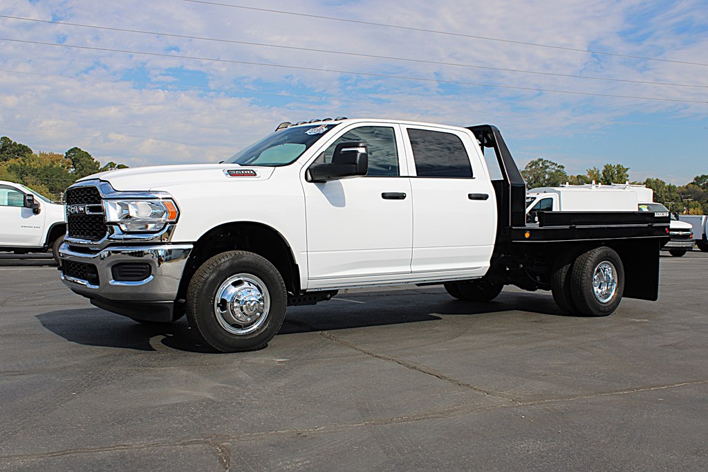 2023 Ram 3500 Tradesman photo 3