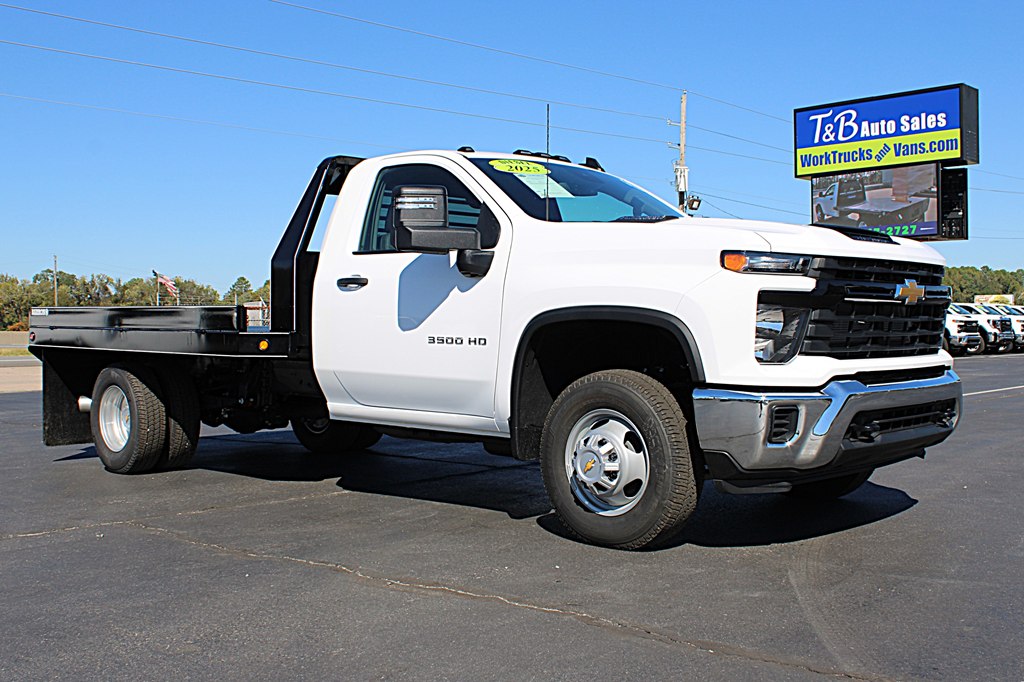 2025 Chevrolet Silverado 3500HD photo 3