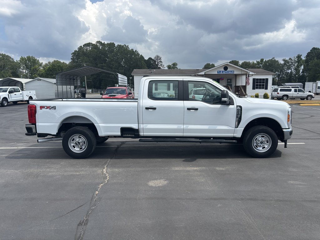 2023 Ford F-250 photo 2