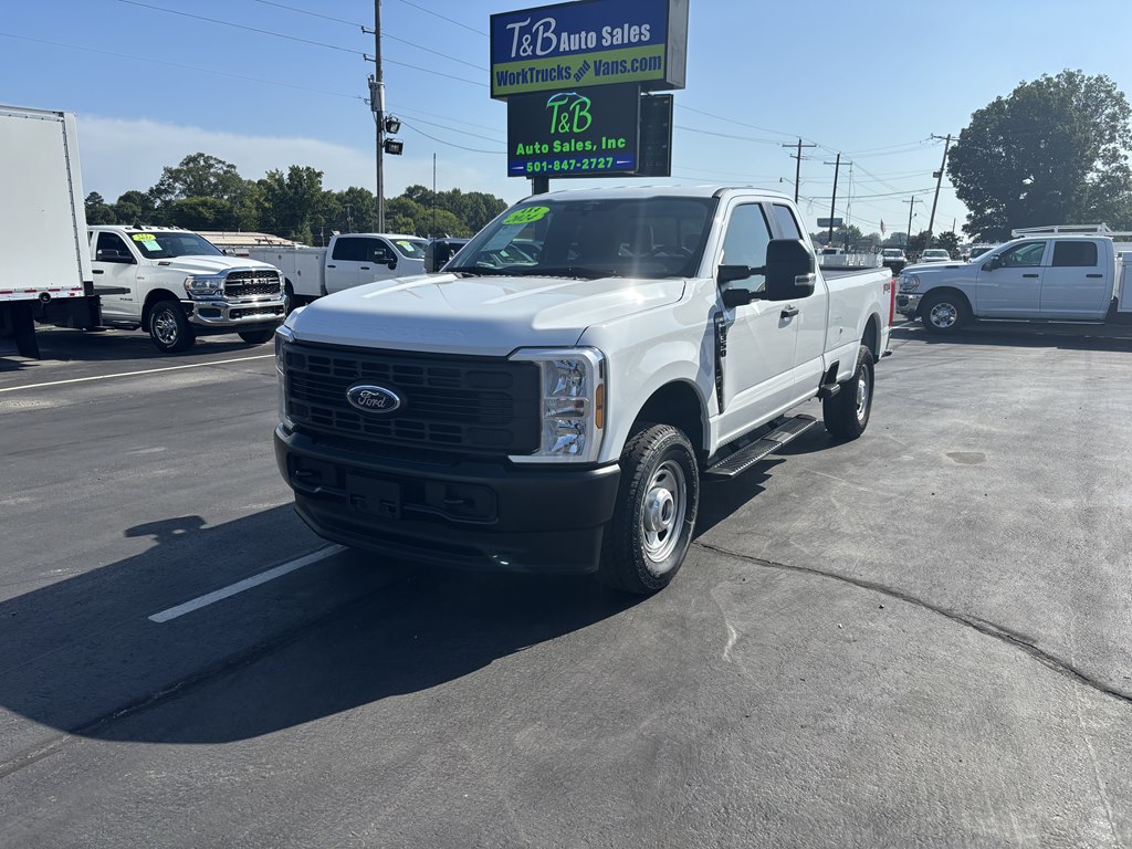 2024 Ford F-350 photo 2
