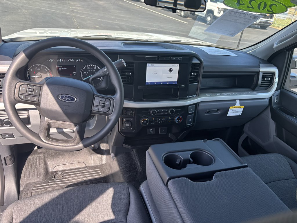 2024 Ford F-350 photo 9