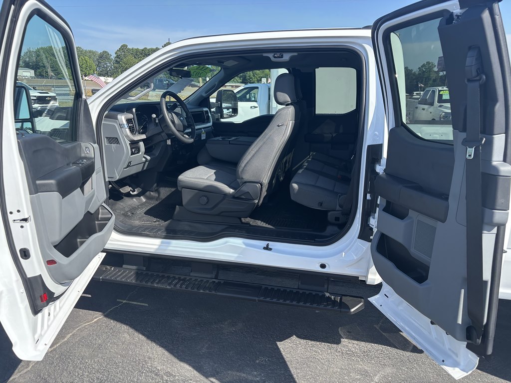 2024 Ford F-350 photo 8